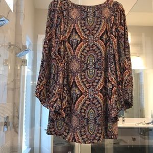 Bell sleeved tunic/dress.